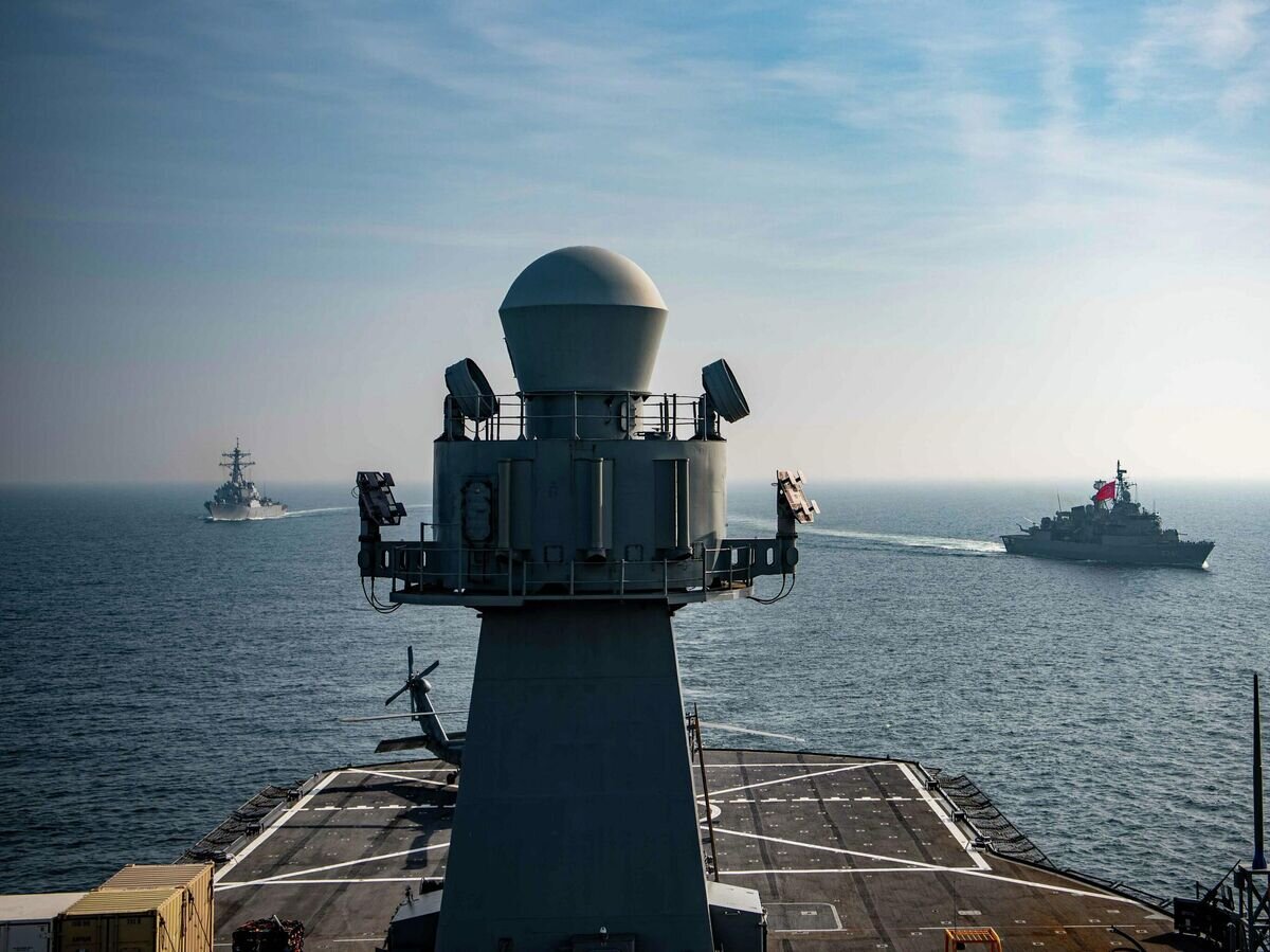    Корабль ВМС США Mount Whitney, эсминец Porter и турецкий фрегат Yavuz в Черном море© Фото : @USNavyEurope/Twitter