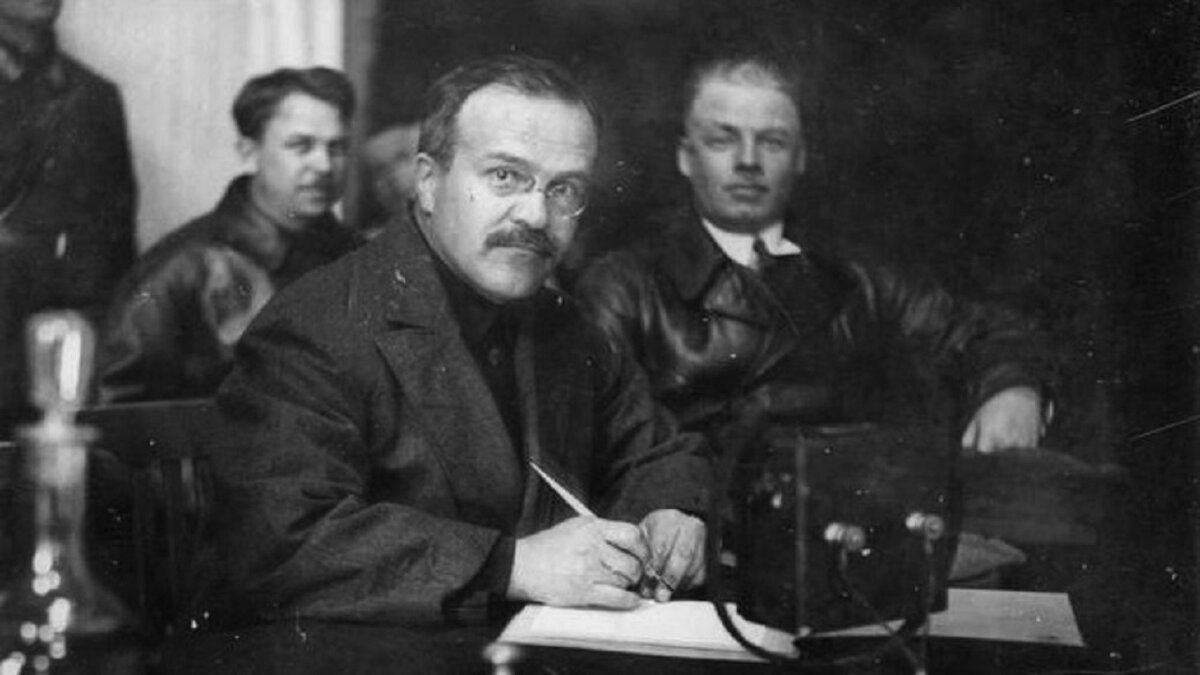 Председатель совета народных комиссаров ссср. Нарком иностранных дел в 30-е годы. Все наркомы иностранных дел ссср. Пост наркома иностранных дел занимал. Министр иностранных дел ссср марка.