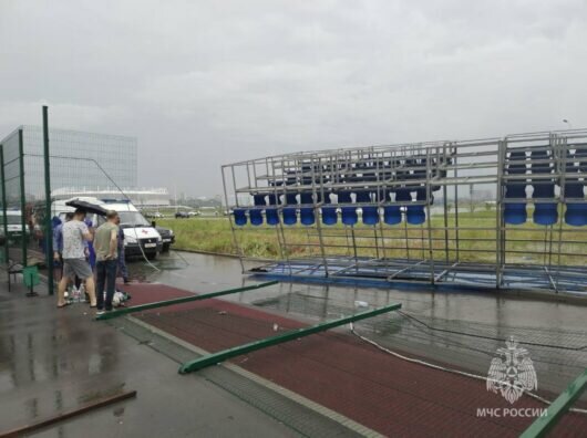    На гребном канале в результате падения трибуны погибла женщина //Фото: пресс-служб МЧС
