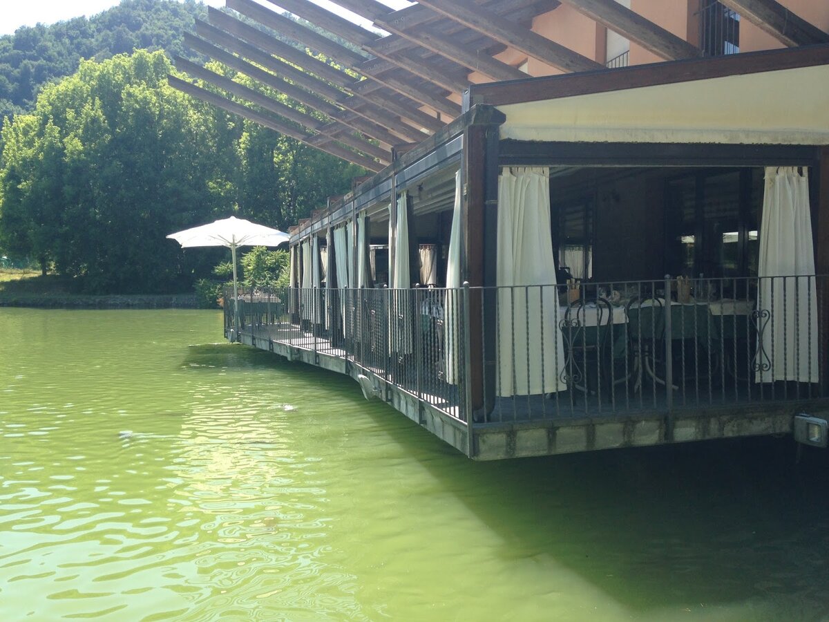 Ресторан на озере