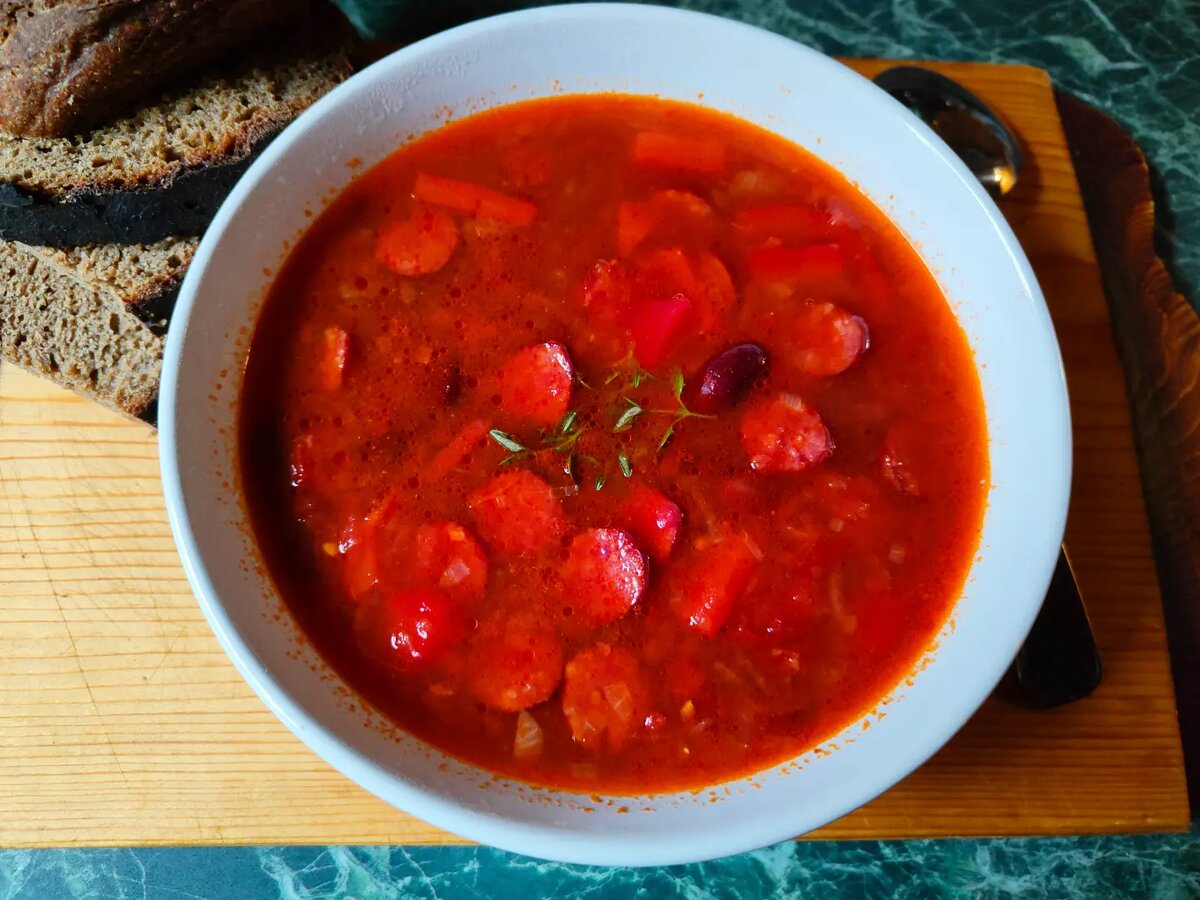 Острый томатный суп с красной фасолью и копчёными колбасками 🤗🌶️ | Будет  вкусно! | Дзен