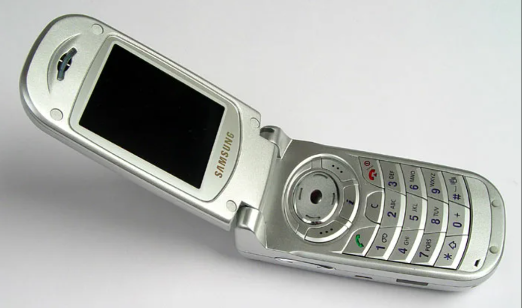 Samsung SGH-s100. Samsung s 100 раскладушка. Самсунг раскладушка 2000х. Samsung a100 раскладушка.