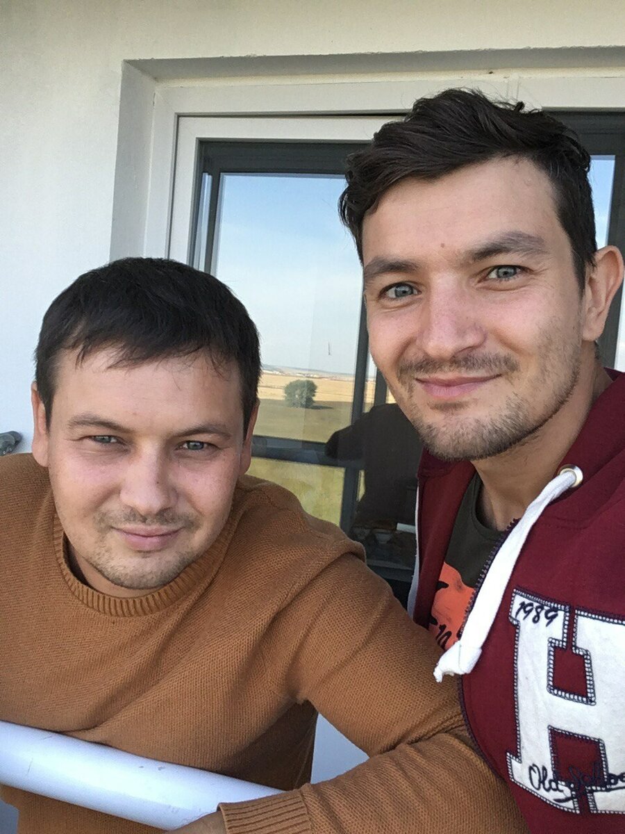 Бертуган абыйсы Ирек белән.
