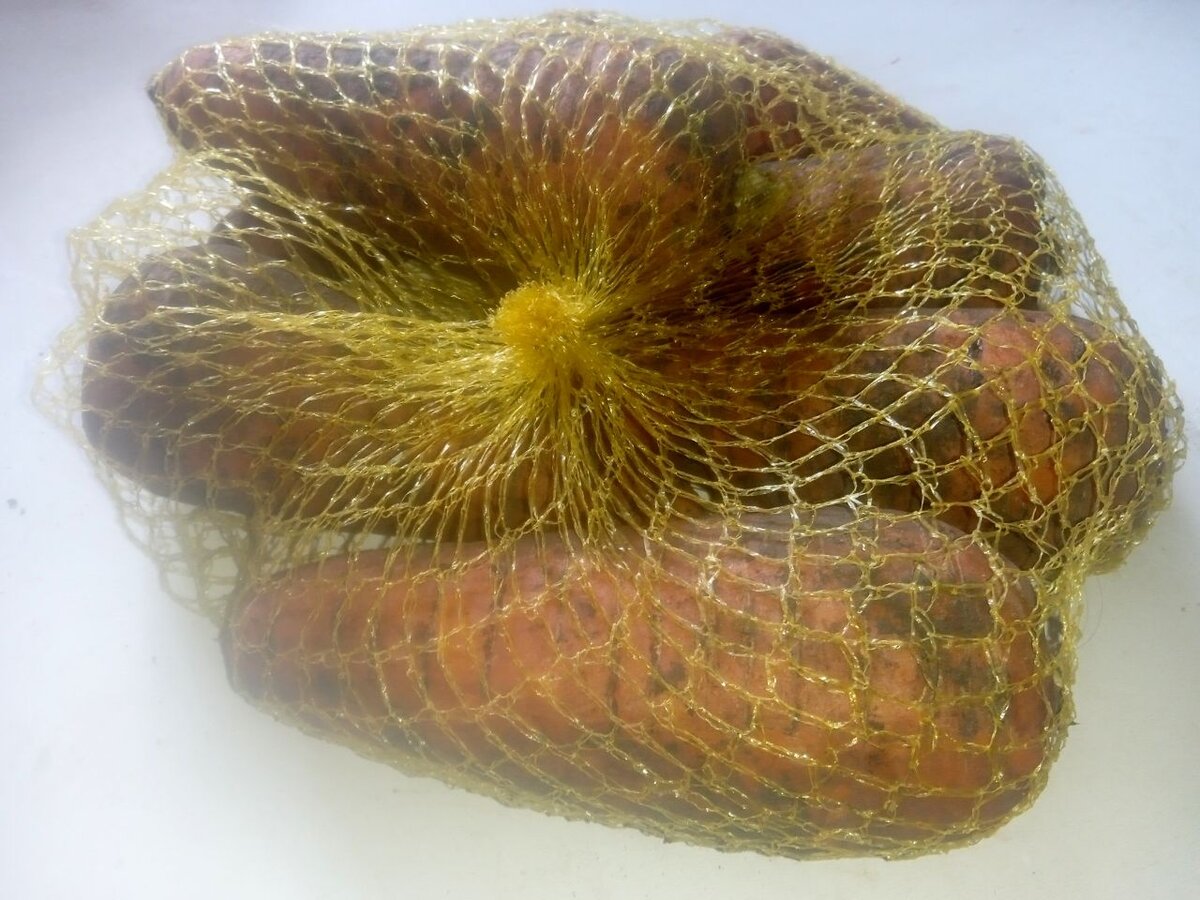 Сетка - очень неудачная тара для хранения и морковки дома