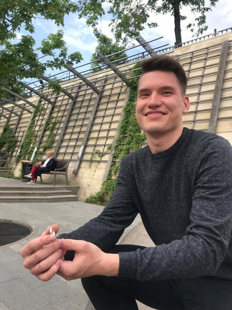                                                                                                                                                                                                   С утра - по дороге на работу мы подвезли незнакомую женщину.