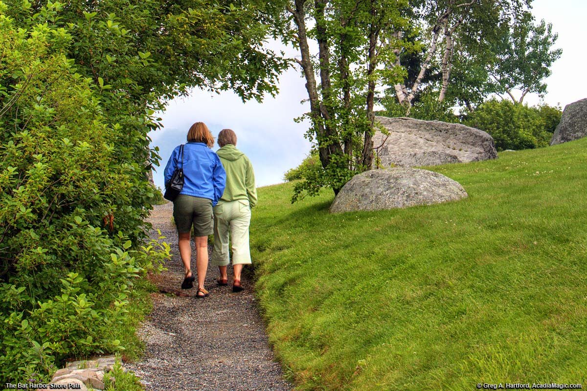 Школьный двор. Воздушные ванны. Прогулка 2 часа в день. Гуляние на свежем воздухе. Спать на свежем воздухе польза.