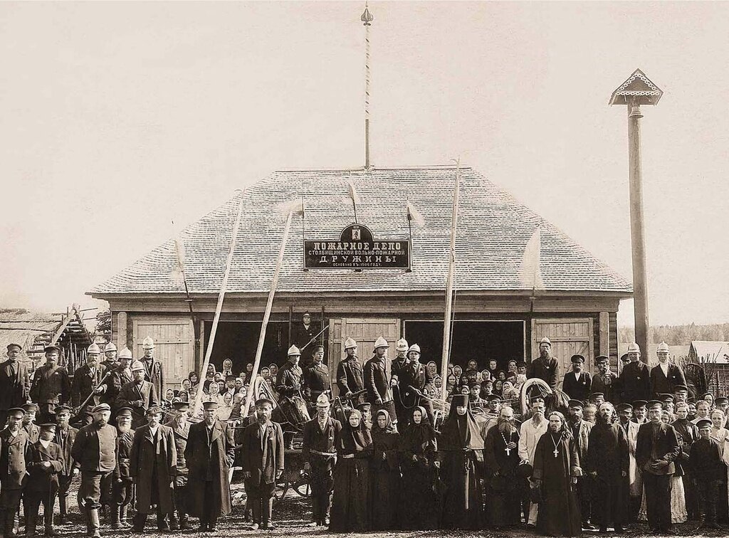 Добровольческая Пожарная Дружина
Неизвестный автор, 1906 год, Ярославской губ., с. Столбище, архив МЧС.

