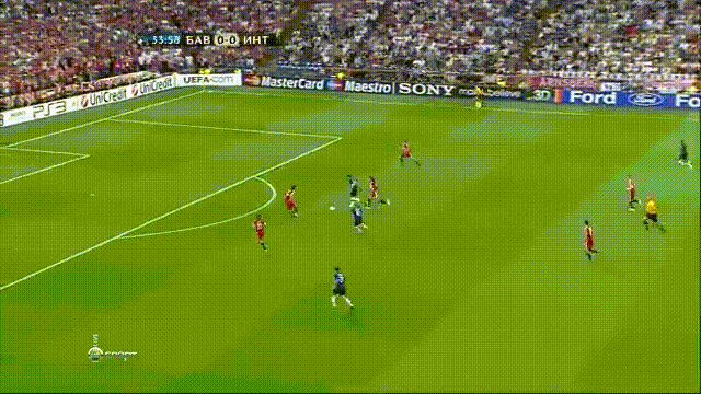 0:1. Диего Милито. 35 минута.