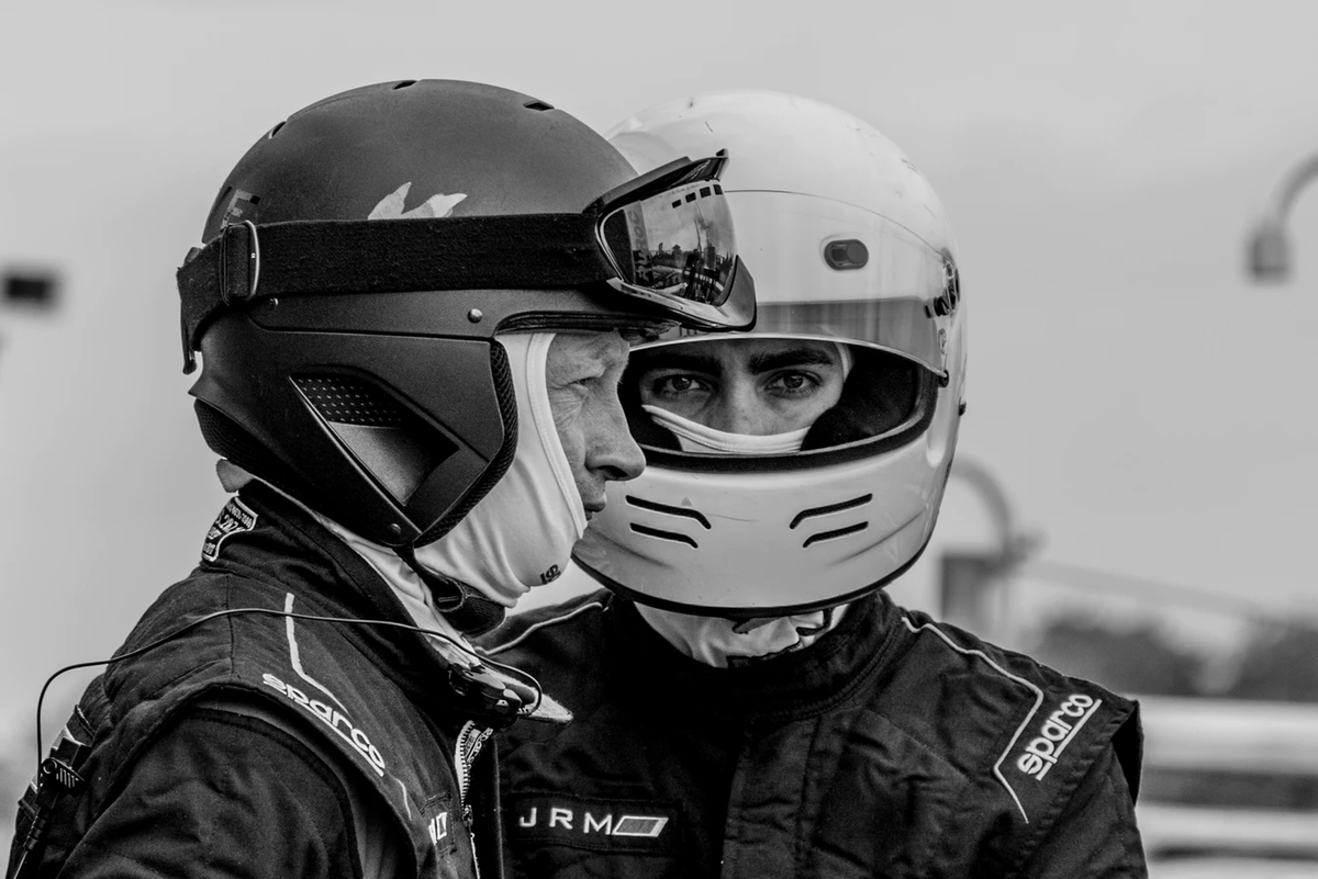 https://images.unsplash.com/photo-1506520036516-8294d8ef46df?ixlib=rb-1.2.1&ixid=eyJhcHBfaWQiOjEyMDd9&auto=format&fit=crop&w=1351&q=80