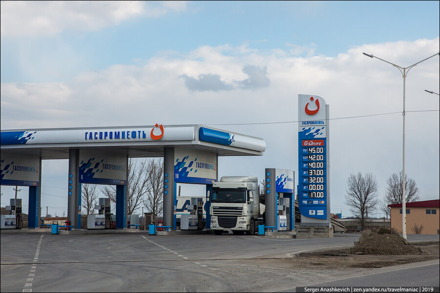 Дагестанские заправки-подделки: заменил одну букву, и вот тебе Жукойл, Гасспром или РусЬнефть