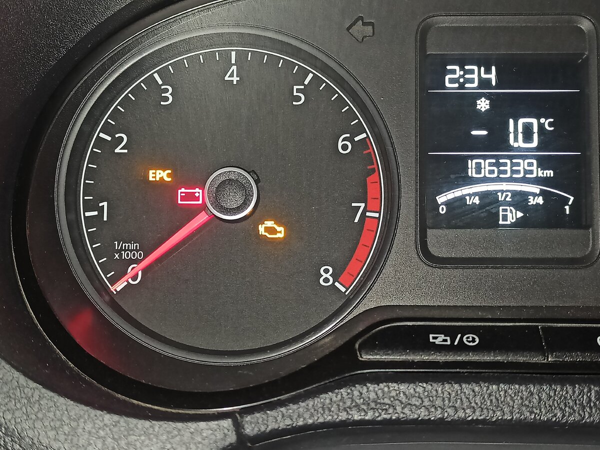 Если значок аккумулятора гаснет не сразу после запуска - беда