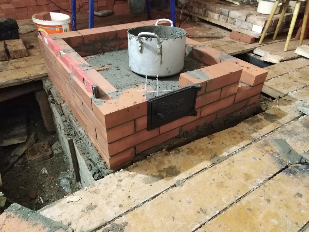 Первые ряды.