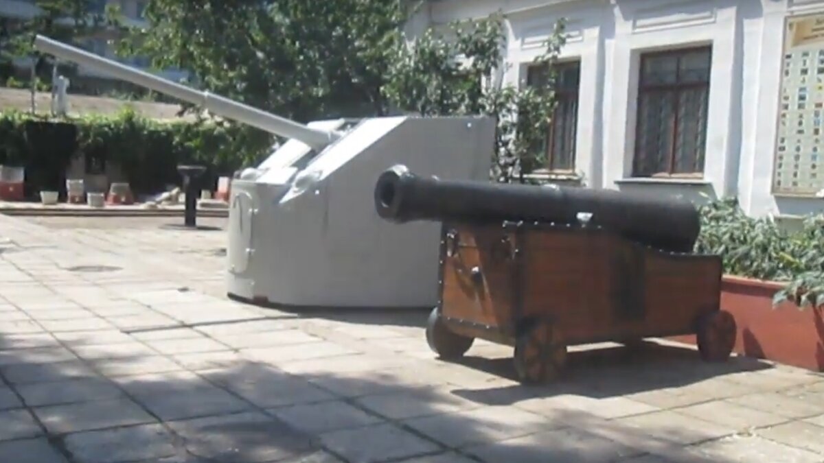 Музей древностей в Феодосии@ymore.ru