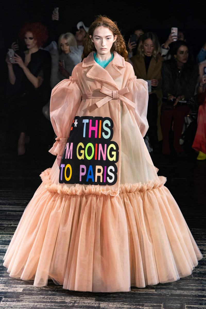 https://www.vogue.ru/collection/spring_summer2019/couture/paris/Viktor__Rolf/
