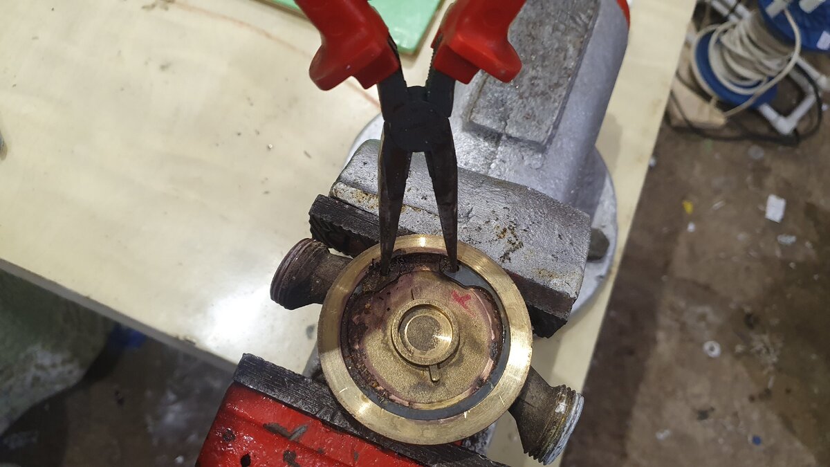 Сколько стоит старый счетчик воды, если его разобрать и сдать в цветмет ...