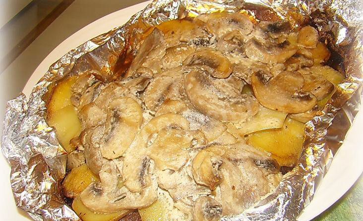 Запеченная картошка с грибами в духовке