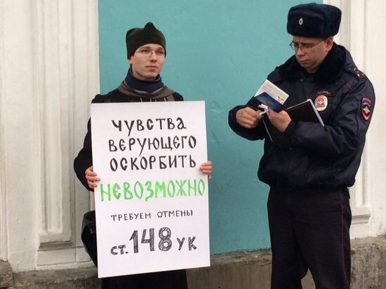 Полностью согласен, оскорбить чувства невозможно 
