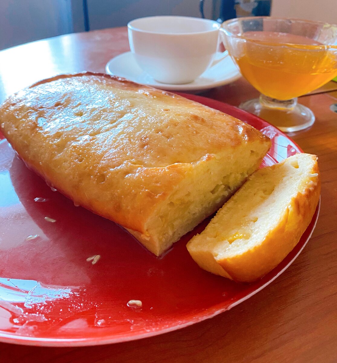 С кофе или чаем на завтрак.