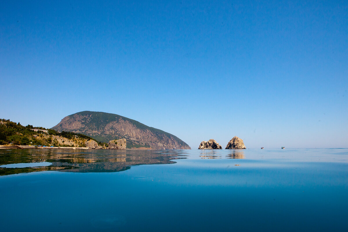 Me crimea. Гурзуф. Гора Аю-Даг. Море Аю Даг адалары. Гурзуф море Аю-Даг. Артек адалары Аю Даг.