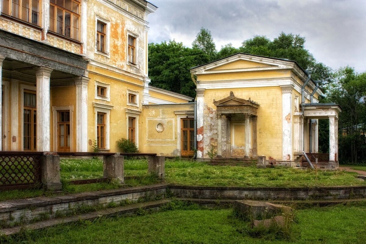 Сергиево петергоф. Дворец Лейхтенбергских Петергоф. Усадьба Сергиевка Петергоф. Сергиевка усадьба Лейхтенбергских. Дворцово-парковый ансамбль Сергиевка, Петергоф.