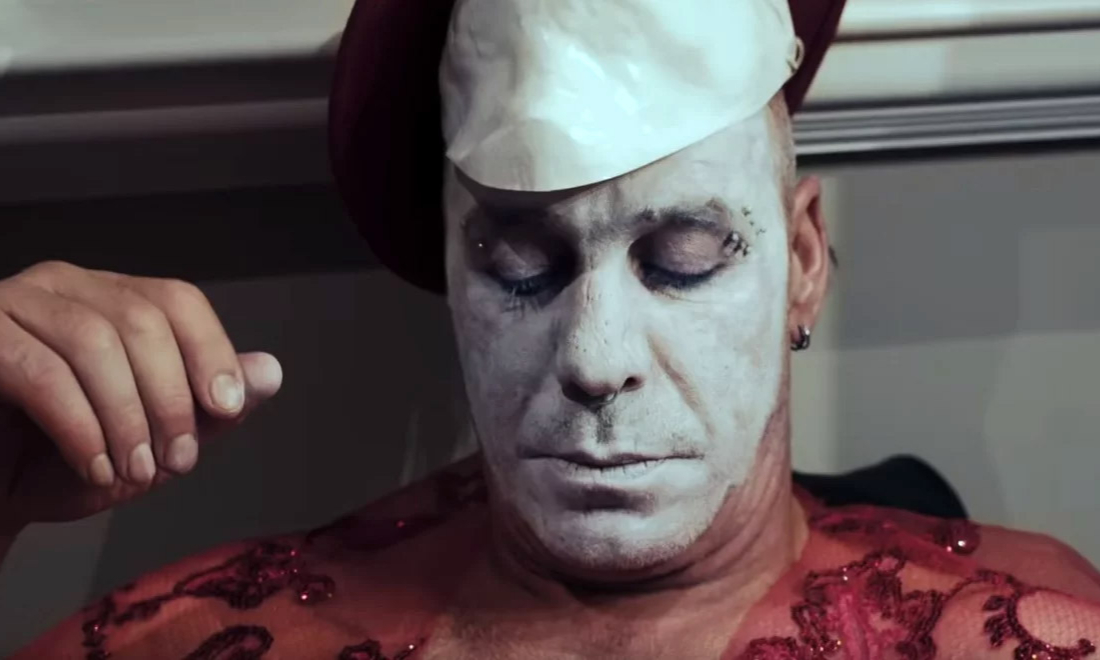 Правильно ли понят был посыл вокалиста в своем "аморальном", по мнению недалеких людей, клипе? 