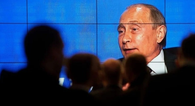 10 марта на заседании Госдумы депутат от «Единой России» Валентина Терешкова предложила отменить ограничения по числу президентских сроков и позволить Владимиру Путину снова избраться на пост президента. Срок его нынешних полномочий истекает в 2024 г. Согласно действующей Конституции, он не имеет права баллотироваться на пост президента на следующих выборах. Заседание Госдумы прервали на полтора часа. Путин лично приехал в Госдуму и заявил, что поддерживает обнуление своих президентских сроков. Однако он попросил разъяснений Конституционного суда о законности этой поправки.

Эта поправка наряду с другими была принята Госдумой во втором чтении. Она вступит в силу после того, как все изменения будут приняты в третьем чтении, затем одобрены Советом Федерации, региональными парламентами, подписаны президентом и если в ходе всенародного голосования за него проголосует более 50% избирателей, принявших участие в этом голосовании.