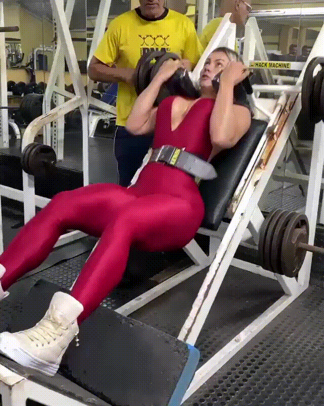 Приседания в Гакке.