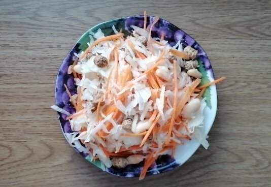 Вкусный бюджетный салат без мяса. Личное фото. 