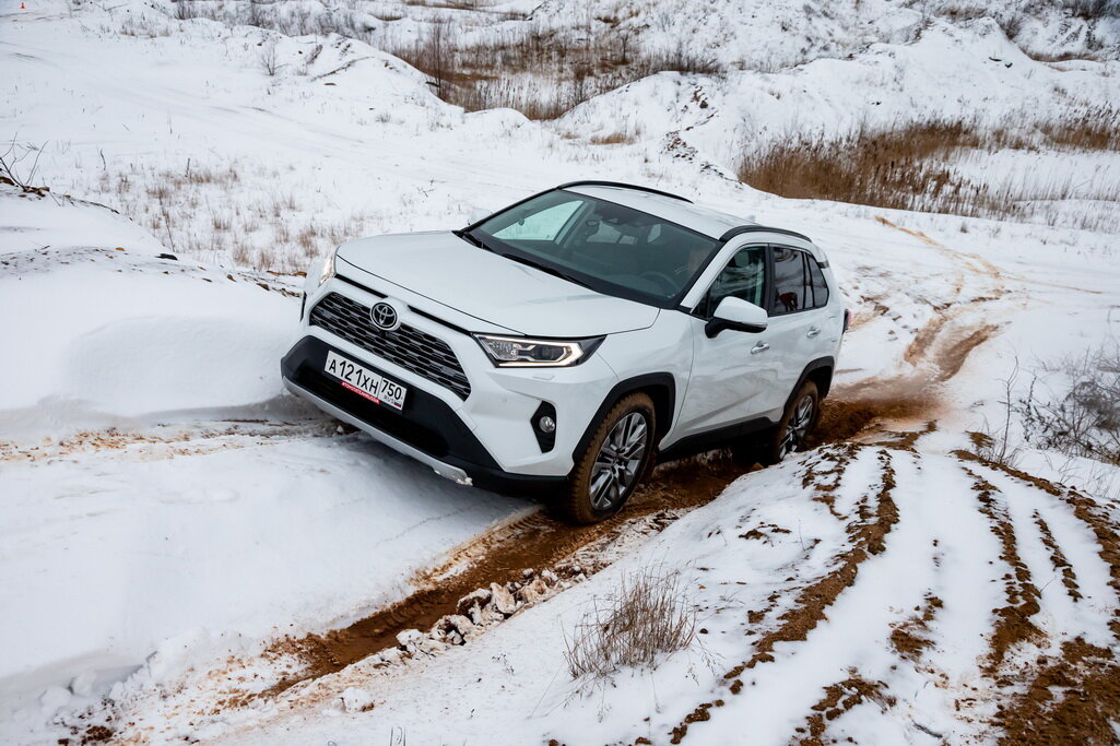 Rav4 полный. Тойота рав 4 белая 2021. Рав 4 белый 2021. Тойота рав 4 2021 белая зимой. Rav4 2021 белый.