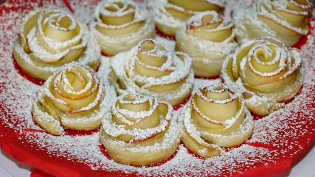 Пошаговый рецепт булочки из сладкой розы и корицы