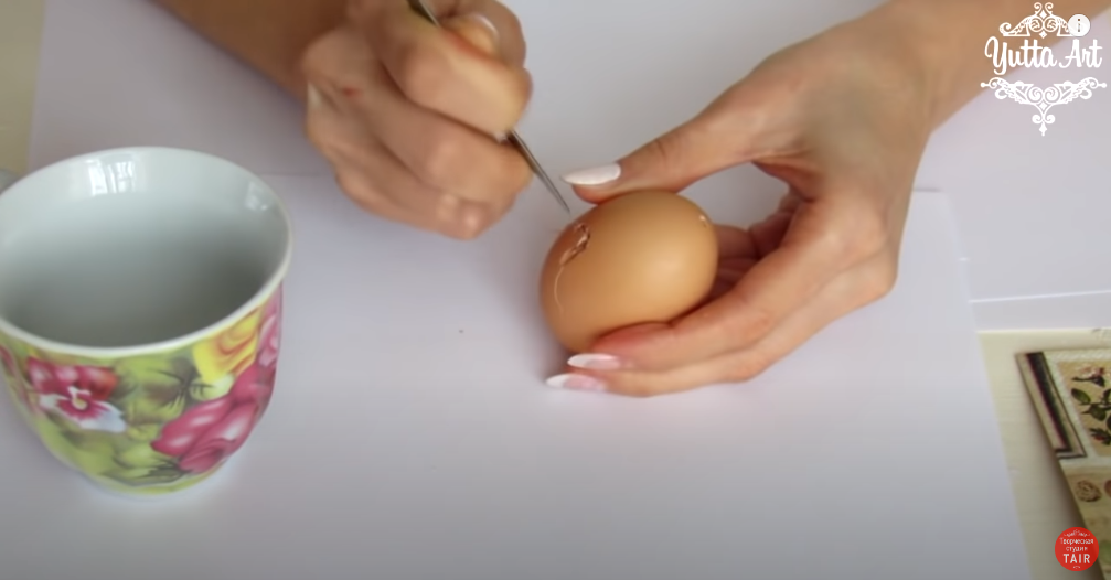 Пасхальное яйцо в технике декупаж на яичной скорлупе » Чудесенка - Сайт для детей и родителей