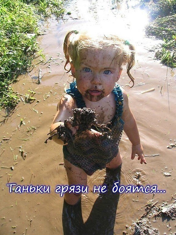 Лужи это какая то не приодолимая тяга когда ты маленький ребёнок. Помню в детстве пацаны строили пилоты и любого плавучего материала и как мореходы ходили в плавание по весенним лужам. Упадёшь с пота весь мокрый, но счастливее тебя нет никого на всем белом свете