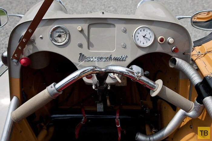 
Messerschmitt KR175
Годы выпуска: 1953 – 1955;
Количество произведенных автомобилей: 15 000 – 20 000;
Двигатели: 0,17 (9 лошадиных сил);
Вместимость: 2 человека;
Разгон до 100 км/ч: нет (максимальная скорость – 80 километров в час);
Страна производитель: Германия;
Цена: 500$.

После Второй мировой войны Германии надолго запретили делать самолеты: компании Messerschmitt пришлось переключаться на что-то другое. В 1953 году свет увидел первый автомобиль концерна – KR175, который сами немцы называли скутером с кабиной.

Трехколесная машина имела руль, больше похожий на аналогичный от велосипеда или мотоцикла, и два посадочных места: одно за другим.

В 1955 году на смену модели KR175 пришла новинка – KR200.

