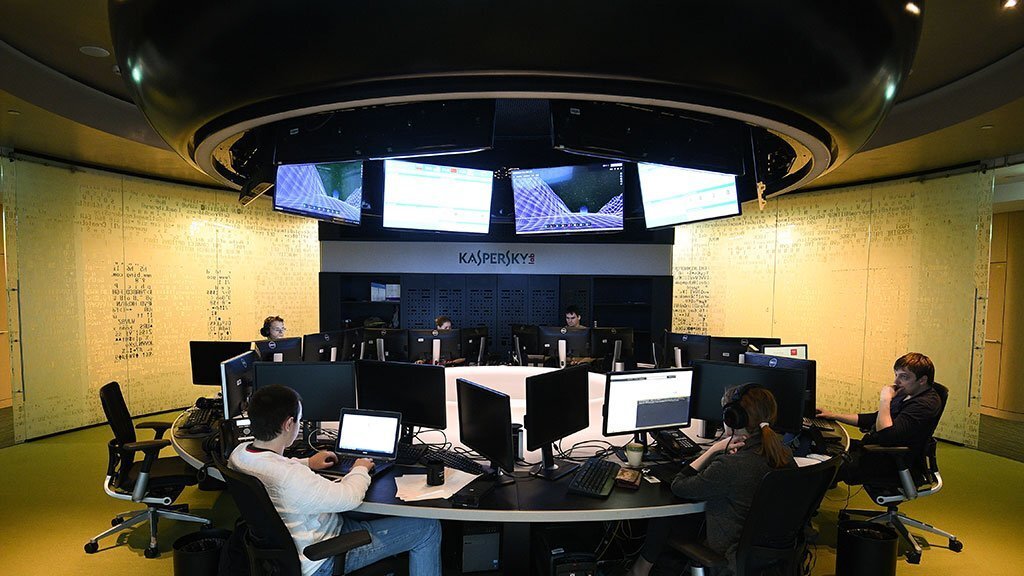 Специалисты по кибер-безопасности