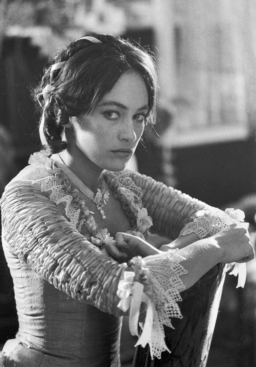 Лариса Гузеева на съёмках фильма "Жестокий романс", режиссёр Эльдар Рязанов. Фото Игоря Гневашева