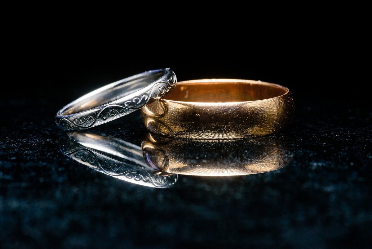 Именно в Сети появилось несколько видеороликов, которые взорвали людей. Согласно отснятому материалу, единственное, что нужно сделать человеку, это взять кольцо, провести ним по лицу, и только тогда он узнает, какой у него уровень гемоглобина.