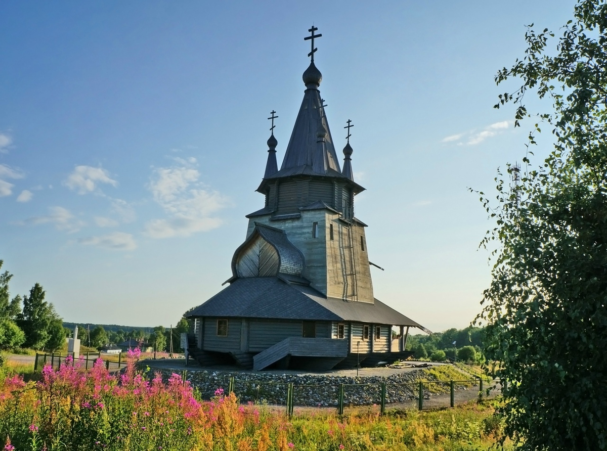 Православный храм в надвоицах. Никольская Церковь Повенец. Церковь святителя Николая Повенец. Никольская Церковь в п.Повенец. Храм святителя Николая Карелия п.Повенец.