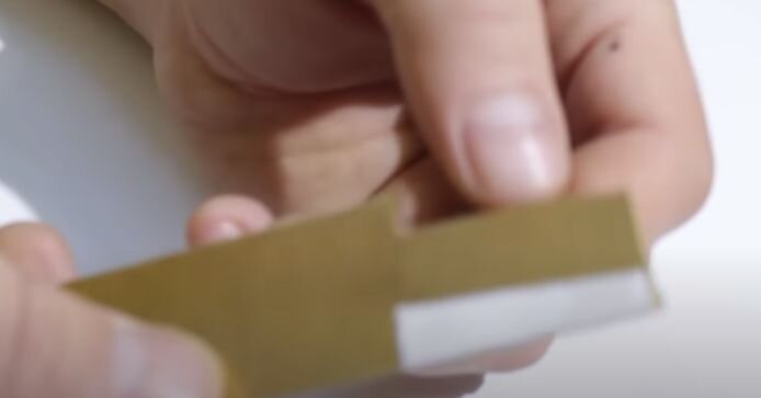 Вырезаем ножницами по металлу заготовку 