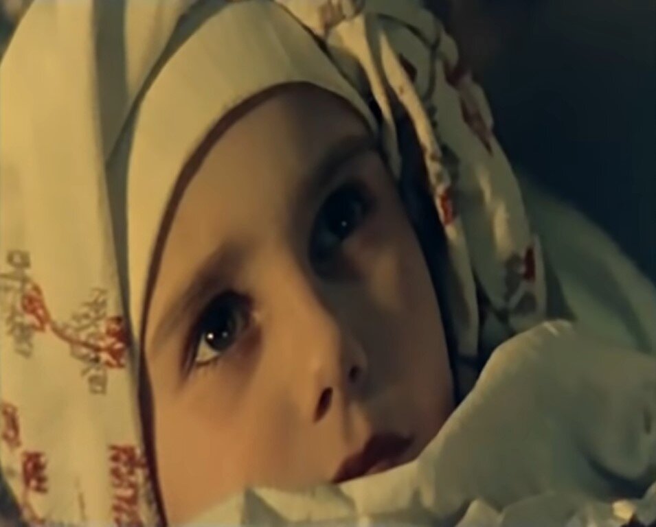 Кадр из "Девочки из города" 