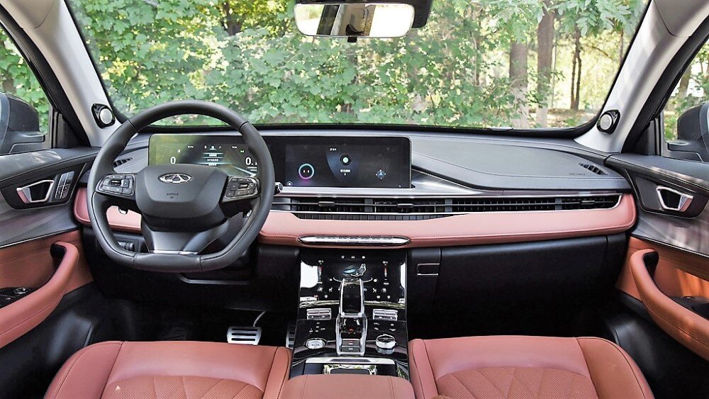 На фото Autohome: салон кроссовера Chery Tiggo 8 Plus.