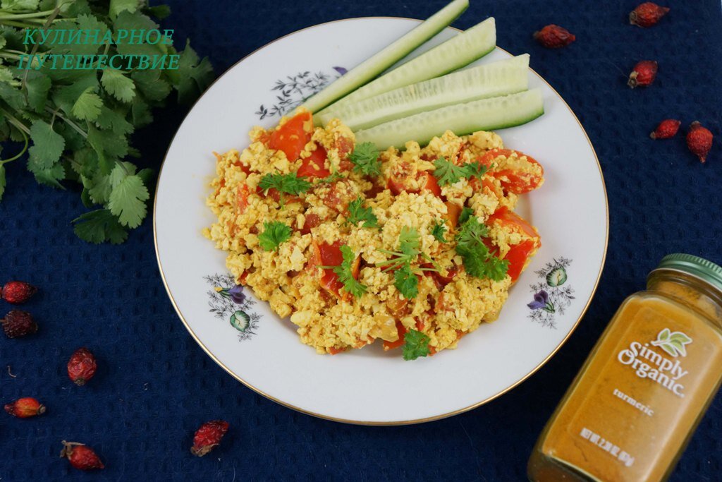 Тофу-омлет с перцем и помидором