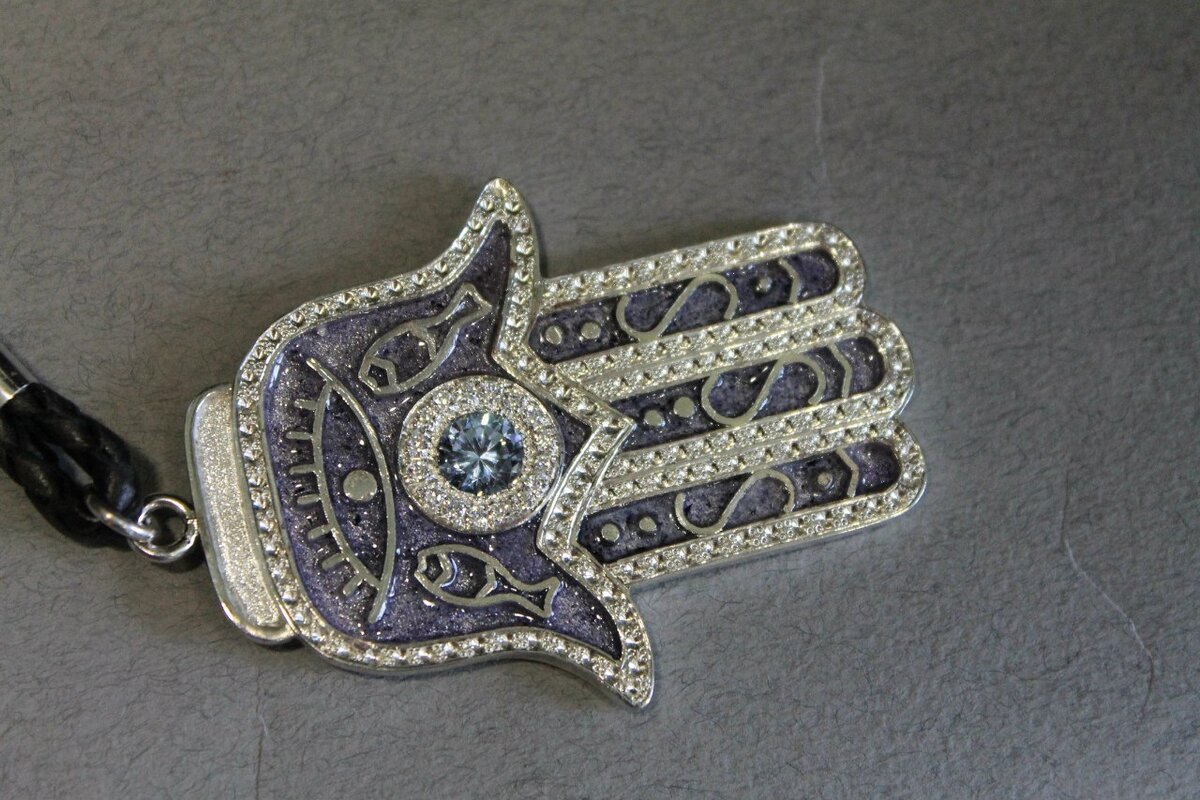 Серебряный амулет