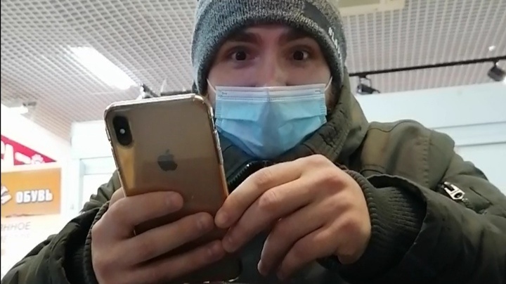 Лица не видно. А жаль. Страна должна знать своих героев