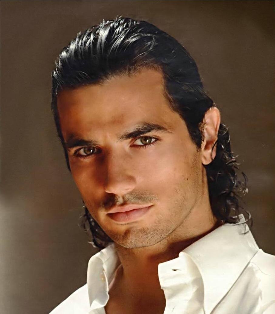 красивые итальянцы. тео теодоридис модель. антонио бандерас в молодости. испанцы мужчины. модели причесок для мужчин.