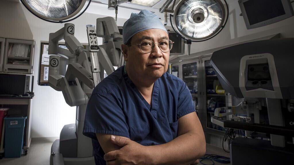 Онколог из США Юман Фонг. "что убойная сила вируса будет проверена на территории Австралии. Для того чтобы испытать вирус на людях, его внедрят в организм тех, кто страдает от опухолей. CF33 проверят на себе пациенты, которые столкнулись с раком легких, груди, кожи, а также мочевого пузыря и желудка."