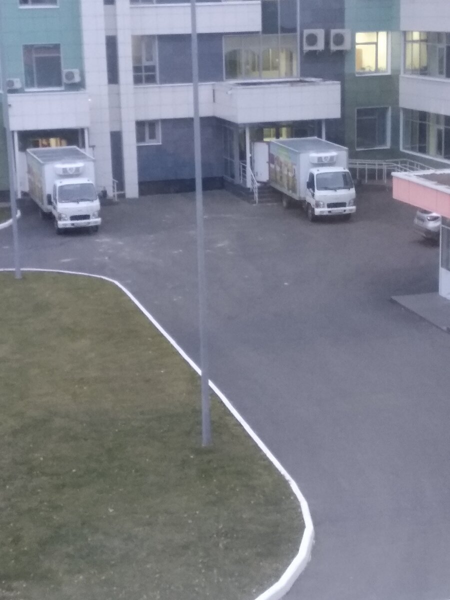а это в больницу привозят обеды
