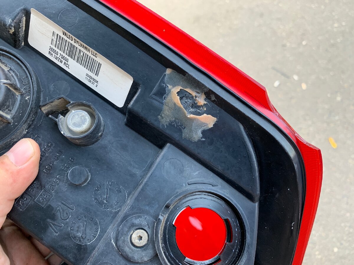 Крепления уже пробовали чинить, но безрезультатно