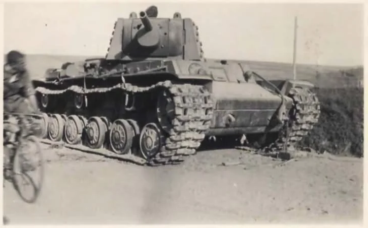 Этот одинокий советский танк почти отразил всё немецкое вторжение в СССР