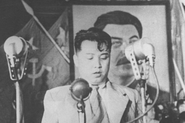 Молодой Ким Ир Сен выступает с речью. Изображение взято из открытого источника