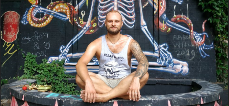 Все что написано на бумаге и в теории верно (то есть в стерильных-лабораторных условиях), в реальной жизни может не иметь никакого смысла! Помните об этом делая инвестиции!